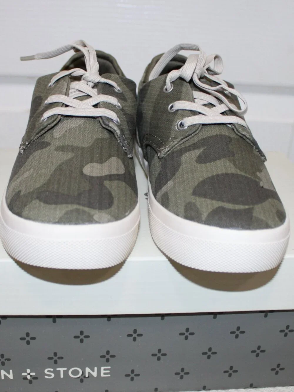 '***NEW*** Sun Stone Camo Sneakers - Little girls 2M